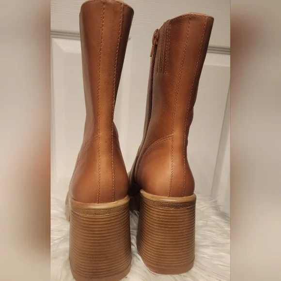 Steve Madden Tan Heeled Boots - Picture 9 of 11